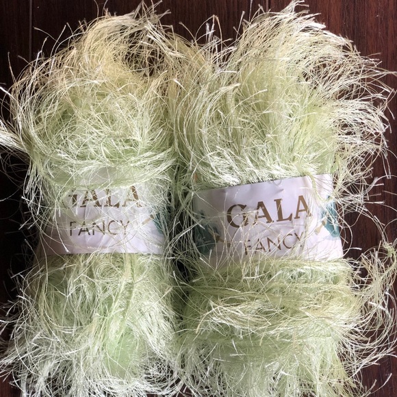 Gala Fancy Light Mint Green Fur Yarn Lots Skeins - Picture 1 of 3